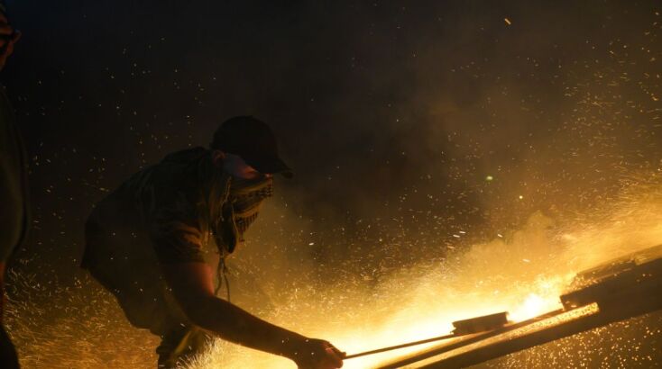 Εντυπωσιακές εικόνες στον Βροντάδο Χίου που αναβίωσε και φέτος το έθιμο του ρουκετοπόλεμου