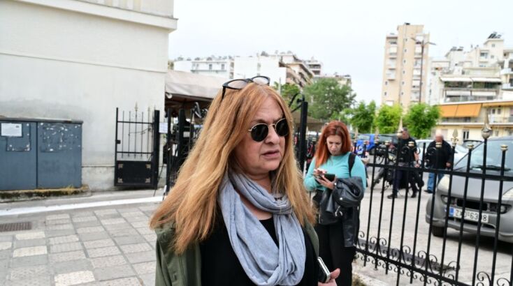 Ρίγη συγκίνησης στο τελευταίο αντίο στην Άννα Παναγιωτοπούλου