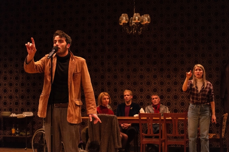 Κερδίστε 15 διπλές προσκλήσεις για την πρεμιέρα της θεατρικής παράστασης «Σ’ εσάς που με ακούτε»