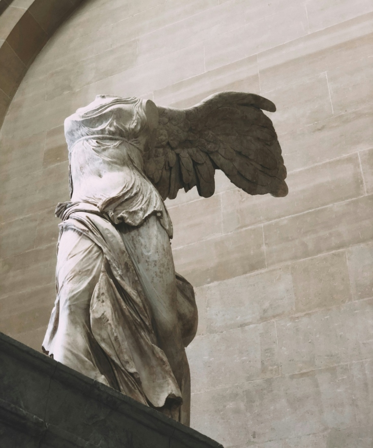 Η κίνηση του έργου είναι σπειροειδής και η σύνθεσή του δίνει την εντύπωση ότι ανοίγεται οπτικά προς διάφορες κατευθύνσεις