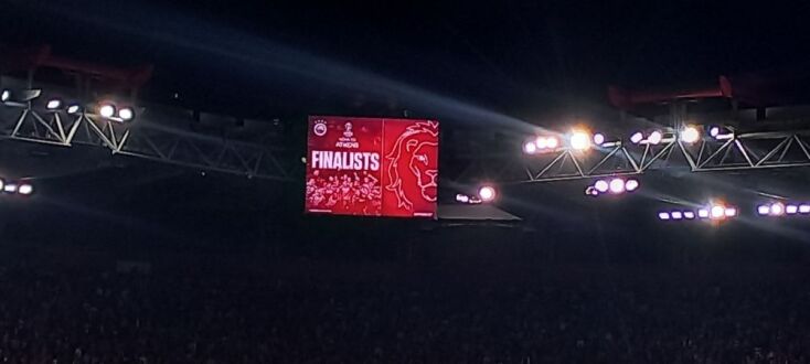 Ο Ολυμπιακός στον τελικό του Conference League - Ο Λουκάς Βελιδάκης περιγράφει τι έγινε μέσα στο «Καραϊσκάκης»