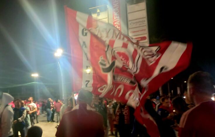 Ο Ολυμπιακός στον τελικό του Conference League - Ο Λουκάς Βελιδάκης περιγράφει τι έγινε μέσα στο «Καραϊσκάκης»