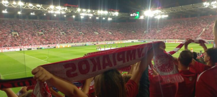 Ο Ολυμπιακός στον τελικό του Conference League - Ο Λουκάς Βελιδάκης περιγράφει τι έγινε μέσα στο «Καραϊσκάκης»