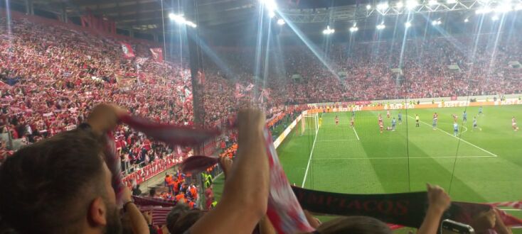 Ο Ολυμπιακός στον τελικό του Conference League - Ο Λουκάς Βελιδάκης περιγράφει τι έγινε μέσα στο «Καραϊσκάκης»