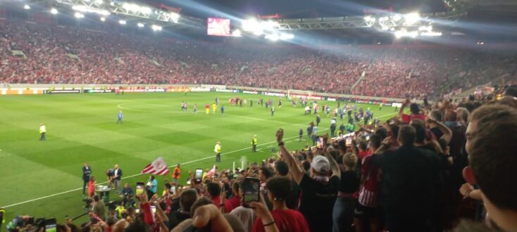 Ο Ολυμπιακός στον τελικό του Conference League - Ο Λουκάς Βελιδάκης περιγράφει τι έγινε μέσα στο «Καραϊσκάκης»