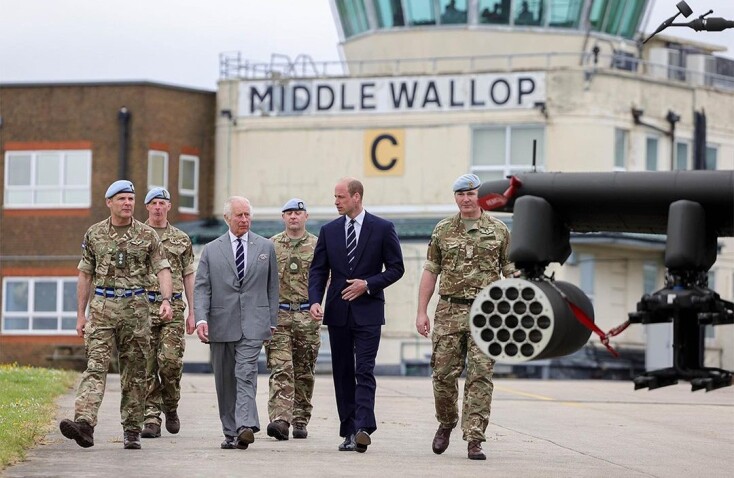 Βρετανία: Ο βασιλιάς Κάρολος παρέδωσε στον γιο του Ουίλιαμ έναν στρατιωτικό τίτλο, σε μια σπάνια κοινή εμφάνιση - Η δήλωσή του. 