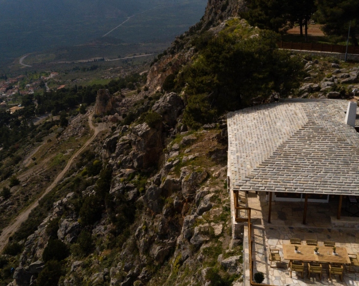To «Πι», πρώην Παβιγιόν Πικιώνη, στους Δελφούς
