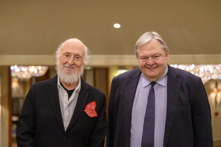 «Η καμπύλη της Μεταπολίτευσης»: Ο Διονύσης Σαββόπουλος συζητά με τον Ευάγγελο Βενιζέλο στο συνέδριο του Κύκλου Ιδεών.