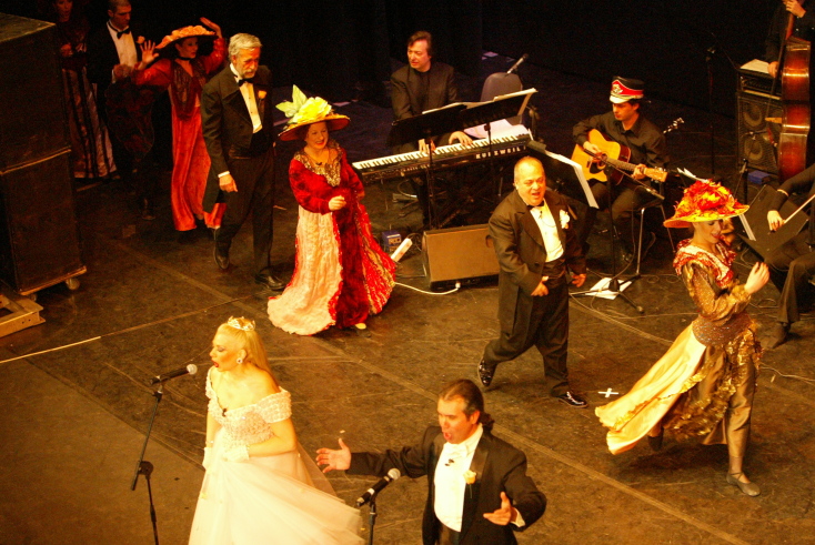 Αργύρης Μπακιρτζής - Χειμερινοί Κολυμβητές: Η ιστορία του επιδραστικού λαϊκού συγκροτήματος από το 1979 μέχρι σήμερα.