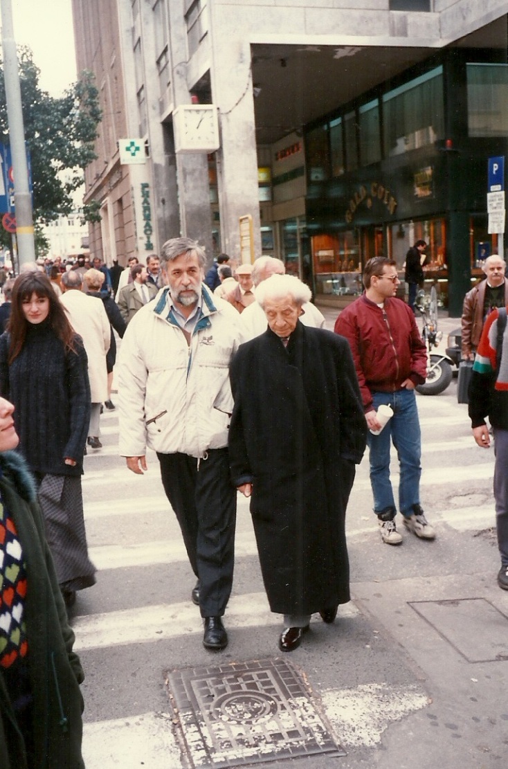 Αργύρης Μπακιρτζής - Χειμερινοί Κολυμβητές: Η ιστορία του επιδραστικού λαϊκού συγκροτήματος από το 1979 μέχρι σήμερα.