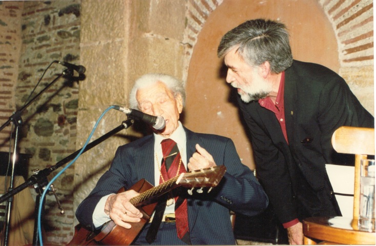 Αργύρης Μπακιρτζής - Χειμερινοί Κολυμβητές: Η ιστορία του επιδραστικού λαϊκού συγκροτήματος από το 1979 μέχρι σήμερα.