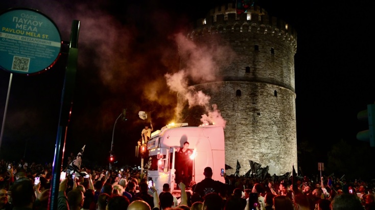 «Φλέγεται» η Θεσσαλονίκη για το πρωτάθλημα του ΠΑΟΚ - Στην Τούμπα η φαντασμαγορική φιέστα