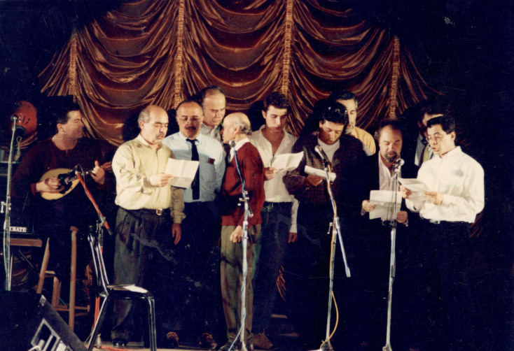 Αργύρης Μπακιρτζής - Χειμερινοί Κολυμβητές: Η ιστορία του επιδραστικού λαϊκού συγκροτήματος από το 1979 μέχρι σήμερα.