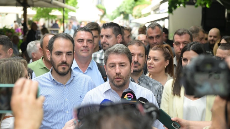 Ο Νίκος Ανδρουλάκης συνέχισε την περιοδεία του ενόψει των Ευρωεκλογών στη Θεσσαλία με επίσκεψη στη Καρδίτσα