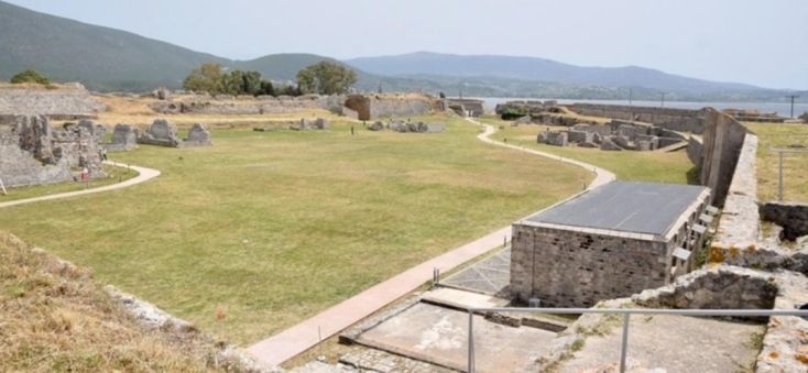 Το Κάστρο Αγίας Μαύρας αποτελεί ένα εμβληματικό και επιβλητικό μνημείο της Λευκάδας