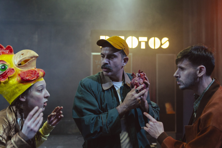 «Τί θα πει η μάνα σου όταν δει το πτώμα σου» στο Θέατρο Πορεία © Χρήστος Συμεωνίδης