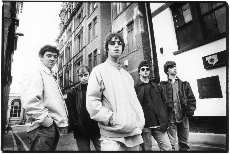 Επανέκδοση του «Definitely Maybe» των Oasis για την 30η επέτειό του - Το ντεμπούτο των αδελφών Γκάλαχερ σφράγισε τη σκηνή της britpop.