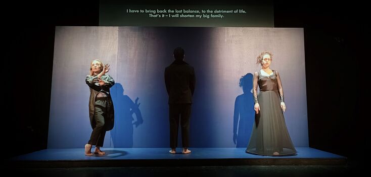 To Broadway World αποθεώνει την ελληνική παράσταση «The Cenci Family»