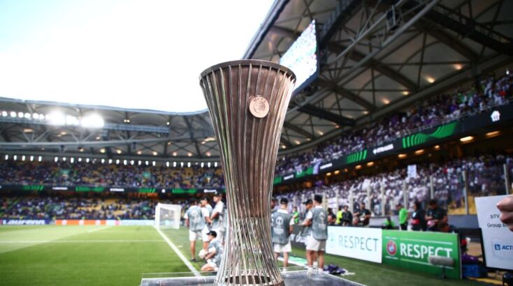 «Ζεσταίνεται» η ατμόσφαιρα στην «Opap Arena» - Γεμίζει με φιλάθλους του Ολυμπιακού και της Φιορεντίνα