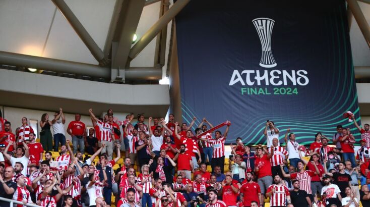 «Ζεσταίνεται» η ατμόσφαιρα στην «Opap Arena» - Γεμίζει με φιλάθλους του Ολυμπιακού και της Φιορεντίνα