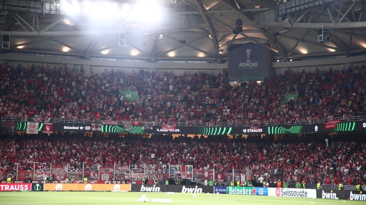 «Ζεσταίνεται» η ατμόσφαιρα στην «Opap Arena» - Γεμίζει με φιλάθλους του Ολυμπιακού και της Φιορεντίνα