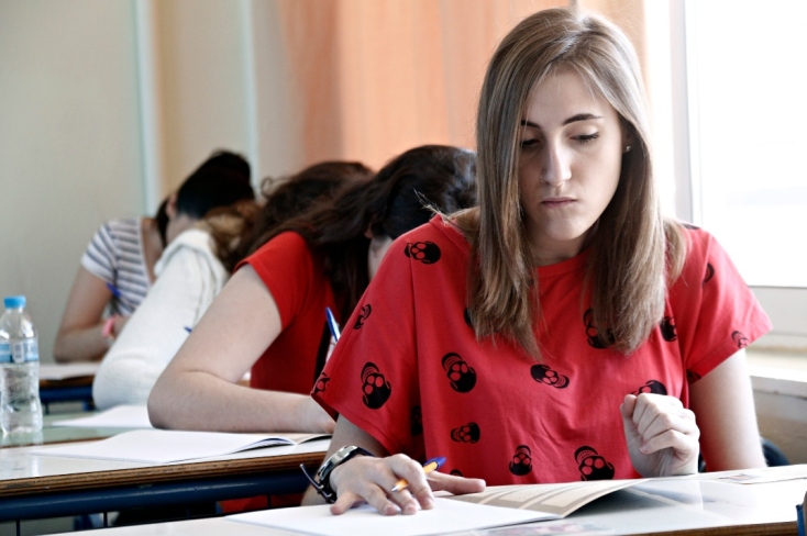 Οι γονείς πρέπει να συζητήσουν με τον έφηβο τους λόγους για τους οποίους δεν πήγε καλά στις εξετάσεις