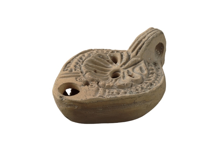 Πήλινο λυχνάρι με υπογραφή στο κάτω μέρος της βάσης (5ος αι. μ.Χ.)