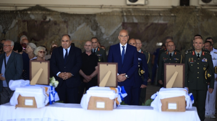 Τα λείψανα 8 Ελλήνων οπλιτών από την Κύπρο «επέστρεψαν» από το μέτωπο μετά από 50 χρόνια 