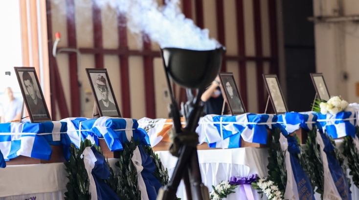 Τα λείψανα 8 Ελλήνων οπλιτών από την Κύπρο «επέστρεψαν» από το μέτωπο μετά από 50 χρόνια 