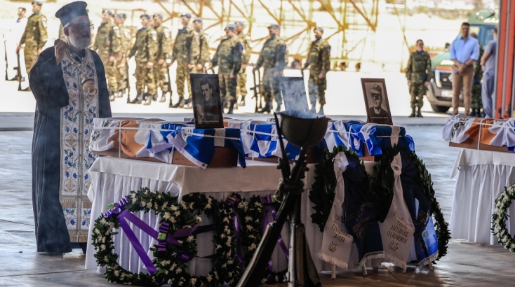 Τα λείψανα 8 Ελλήνων οπλιτών από την Κύπρο «επέστρεψαν» από το μέτωπο μετά από 50 χρόνια 