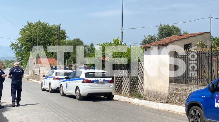 «Κωσταλέξι» στην Καλαμάτα: Εισαγγελέας στο σπίτι της οικογένειας για να διαπιστώσει εάν η 29χρονη ζει φυλακισμένη μέσα σε κλουβί.