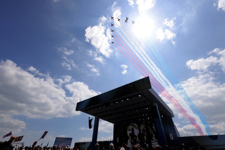 Ο βασιλιάς Κάρολος και η βασίλισσα Καμίλα παρέστησαν στους εορτασμούς της 80ής επετείου από την Απόβαση της Νορμανδίας - Δεν έκρυψαν τη συγκίνησή τους. 