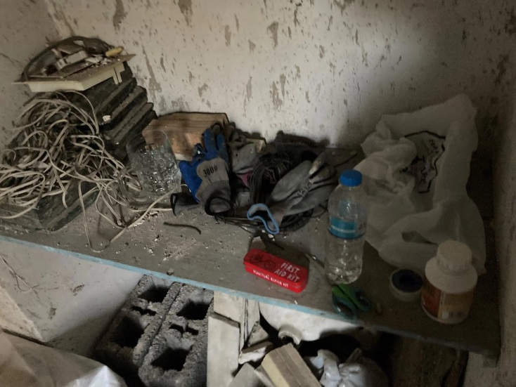 ΕΛΑΣ: Κράνη, κοντάρια και αντιασφυξιογόνες μάσκες βρέθηκαν κατά τις σημερινές επιχειρήσεις στα υπό κατάληψη κτίρια σε Εξάρχεια και Άγιο Παντελεήμονα.