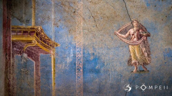 Πομπηία: Οι αρχαιολόγοι ανακάλυψαν ένα σπάνιο μπλε δωμάτιο με τοιχογραφίες γυναικείων μορφών