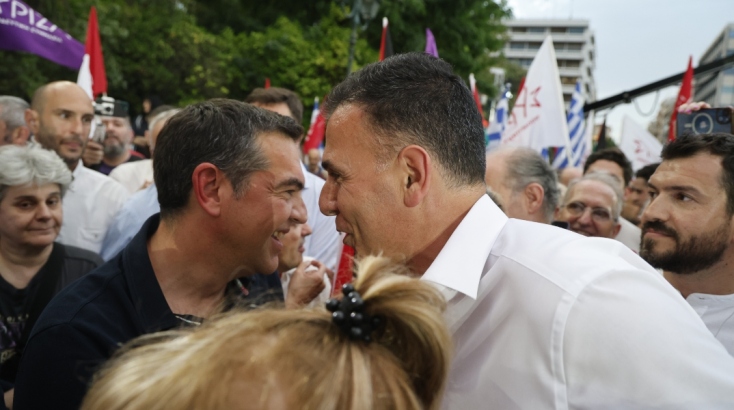 Ο Αλέξης Τσίπρας στην κεντρική προεκλογική ομιλία του Στέφανου Κασσελάκη στο Σύνταγμα