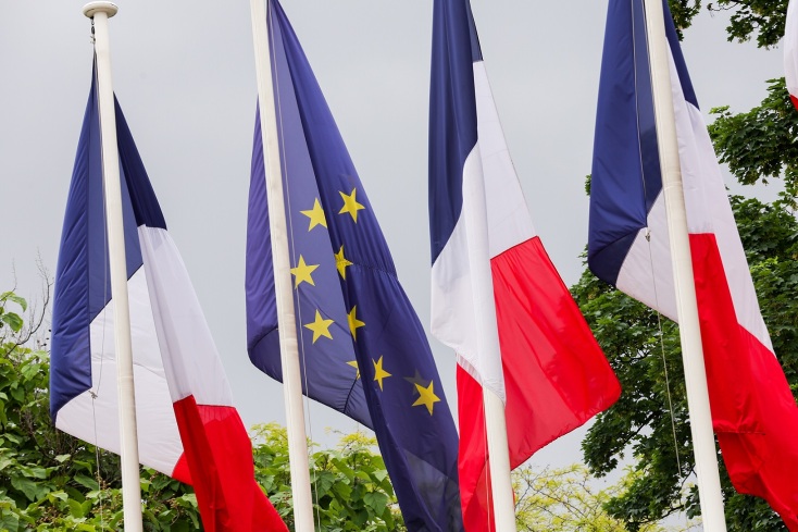 Ευρωεκλογές 2024 - Γαλλία: Στην απόφαση του Γάλλου προέδρου Εμανουέλ Μακρόν να προκηρύξει βουλευτικές εκλογές αναφέρεται το σύνολο του γαλλικού Τύπου.