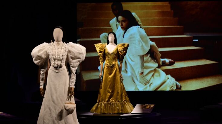 Φωτογραφίες από τα εγκαίνια της έκθεσης «Poor Things. Τα Κοστούμια» στο Μουσείο Μπενάκη
