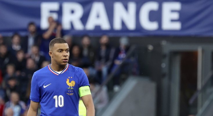 Κιλιάν Εμπαπέ: Ο αρχηγός της εθνικής Γαλλίας στέλνει πολιτικό μήνυμα - Προτρέπει ψήφο κατά των άκρων στις βουλευτικές εκλογές.