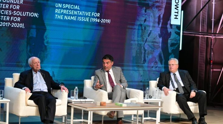 Τσίπρας και Ζάεφ βράβευσαν τον Νίμιτς στη «Διεθνή Διάσκεψη για την Ειρήνη και τη Βιώσιμη Ανάπτυξη» 