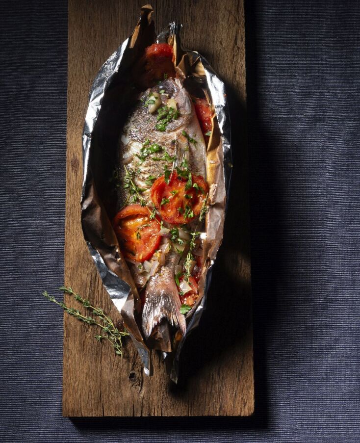 Συνταγή για φαγκρί στη λαδόκολλα με κρασί Μοσχάτο