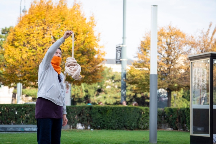 Johanna Tatzgern, από την περφόρμανς "Remembering and transform into something"