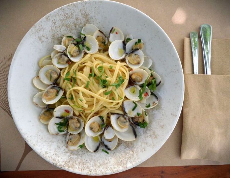 «Aρίων», ένα λαμπερό στέκι στη Σκάλα της Πάτμου