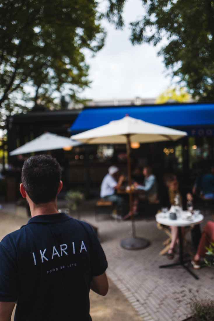 Ο Νικόλας Mostrous έφερε τον τρόπο ζωής της Ικαρίας στο Άμστερνταμ