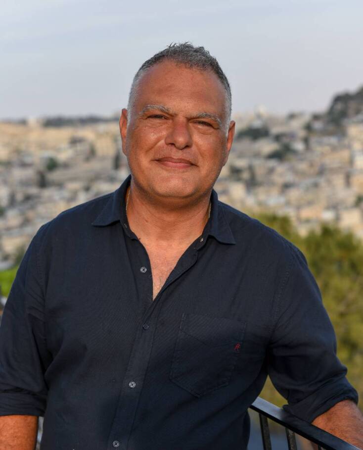 Γαβριήλ Χαρίτος: Συνέντευξη με τον αναλυτή της Μέσης Ανατολής για τον πόλεμο Ισραήλ-Χαμάς και τη ζωή στο Ισραήλ