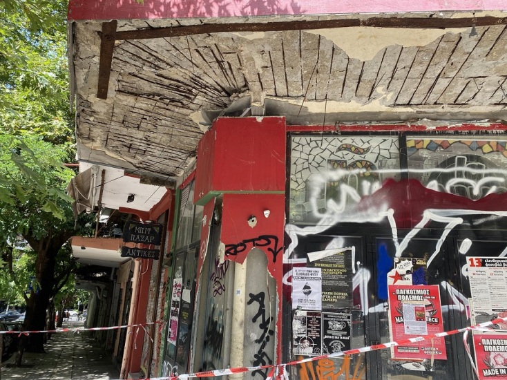 Θεσσαλονίκη: Άμεσα πρέπει να ληφθούν μέτρα ασφαλείας στο Μπιτ Παζάρ, αποφαίνεται έκθεση της πολεοδομίας - Αποκλείστηκε σημείο της διατηρητέας αγοράς. 