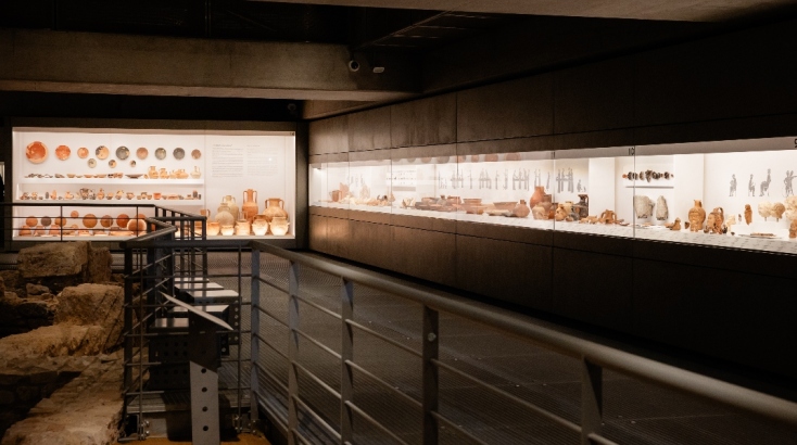 Άποψη από το Μουσείο της Ανασκαφής στο Μουσείο Ακρόπολης