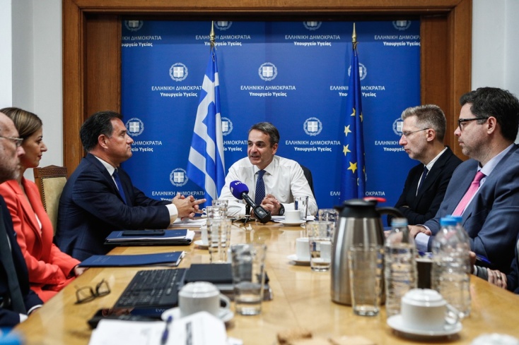 Ο Κυριάκος Μητσοτάκης και ο Άδωνις Γεωργιάδης στη σύσκεψη του Υπουργείου Υγείας