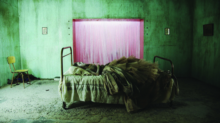  3 in-between παραστάσεις της bijoux de kant