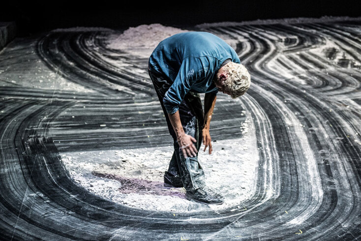 «Μιντάτι» της Τζένης Αργυρίου, στην Πειραιώς 260 στα πλαίσια του Φεστιβάλ Αθηνών