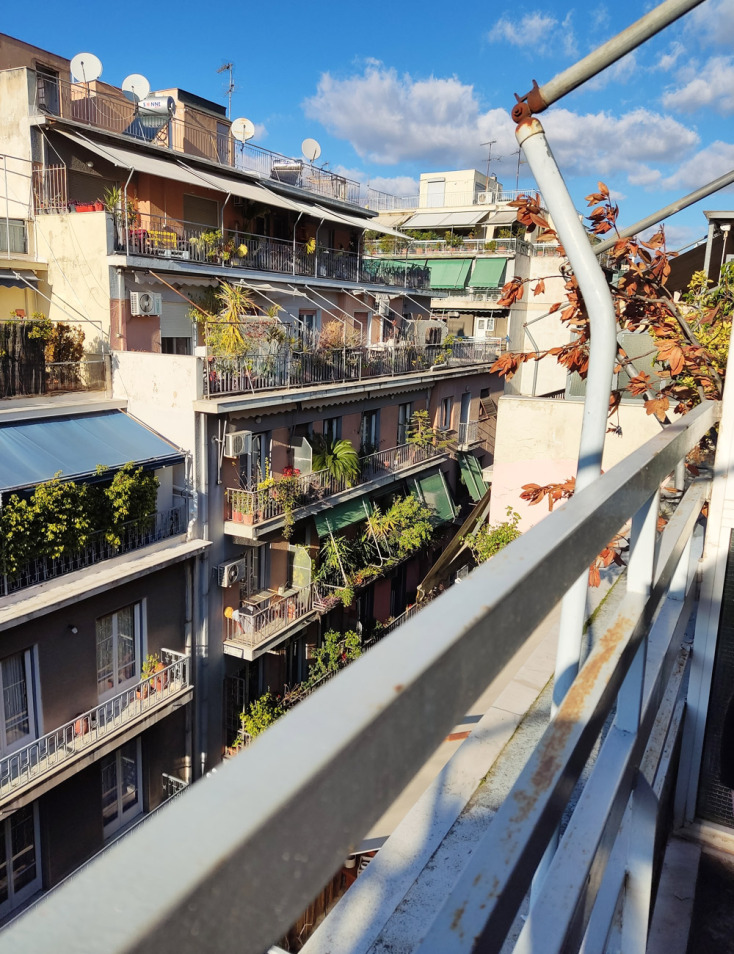 Το Μπαλκόνι της Νικόλ Παναγιώτου